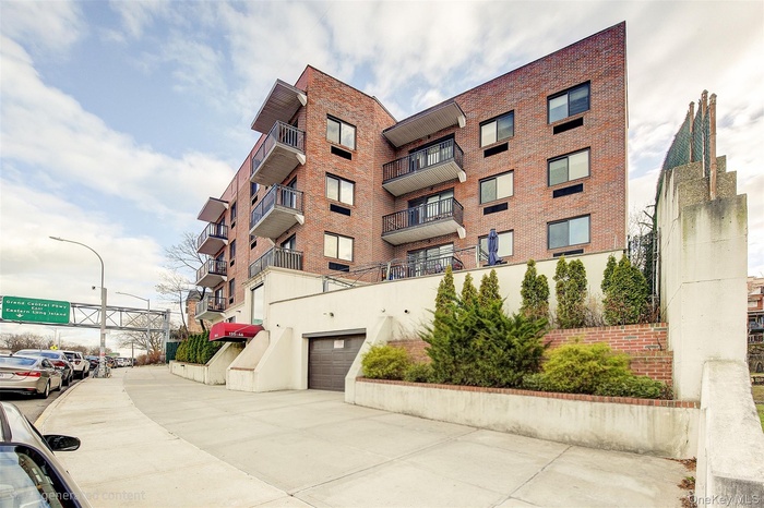 View of apartment building / complex