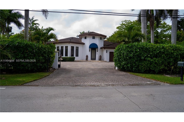 Ample gated entrance to fantastic courtyard