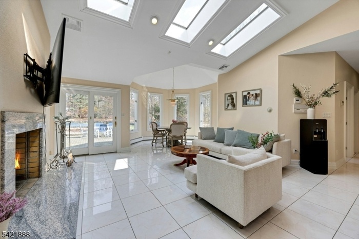 Family Room w/Duel Fireplace