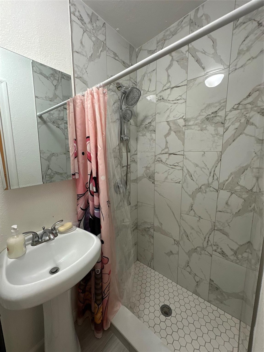 Shower in-law quarter