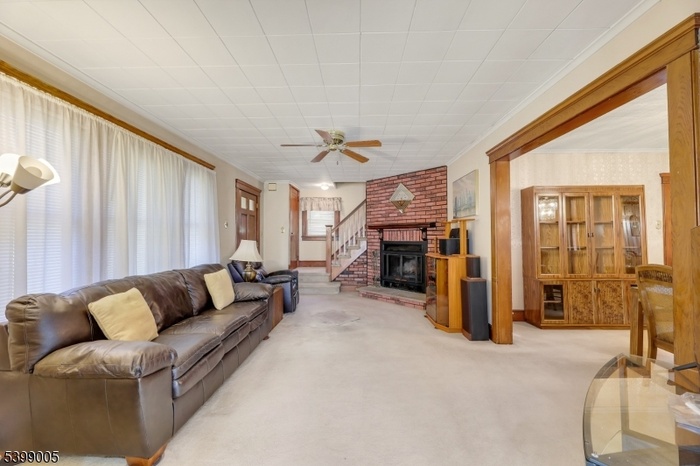 Living Rm/Chestnut Trim