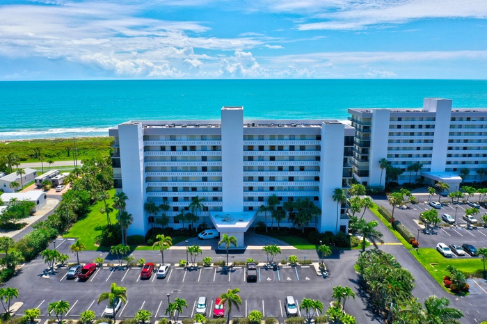 BEAUTIFUL OCEANFRONT PARADISE