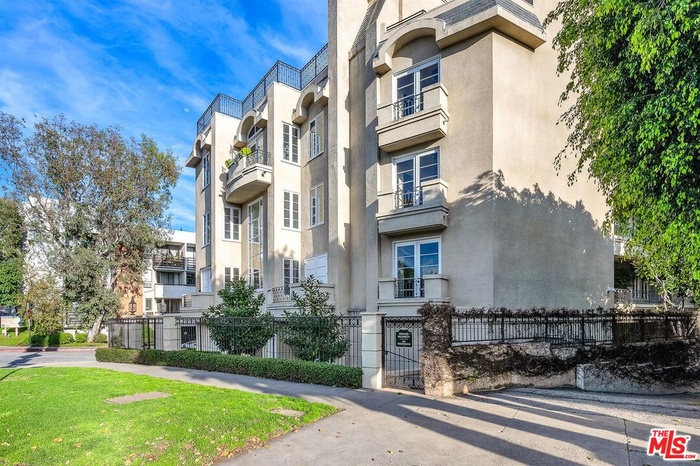 Welcome to 11740 Sunset Blvd