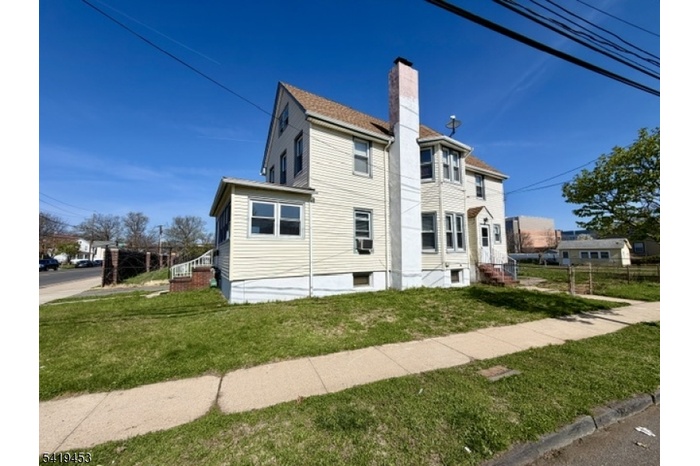 196 E. Grand St