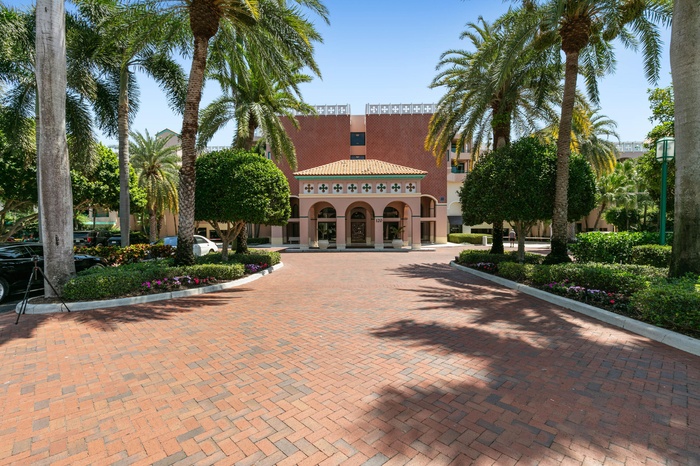 Mizner Court