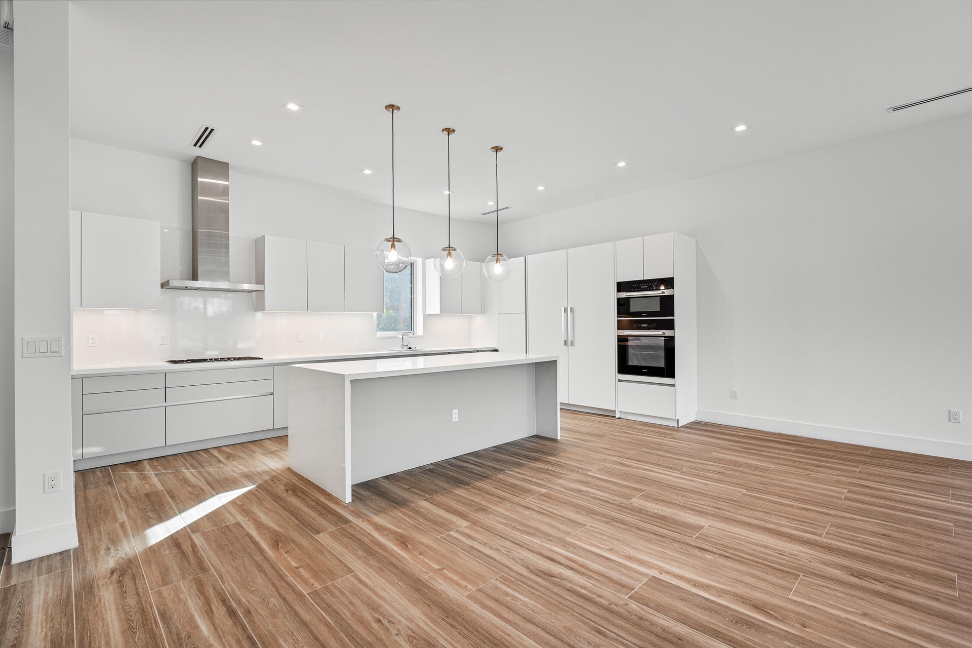 A chef's dream! Bright, open, kitchen with Miele and Samsung appliances.