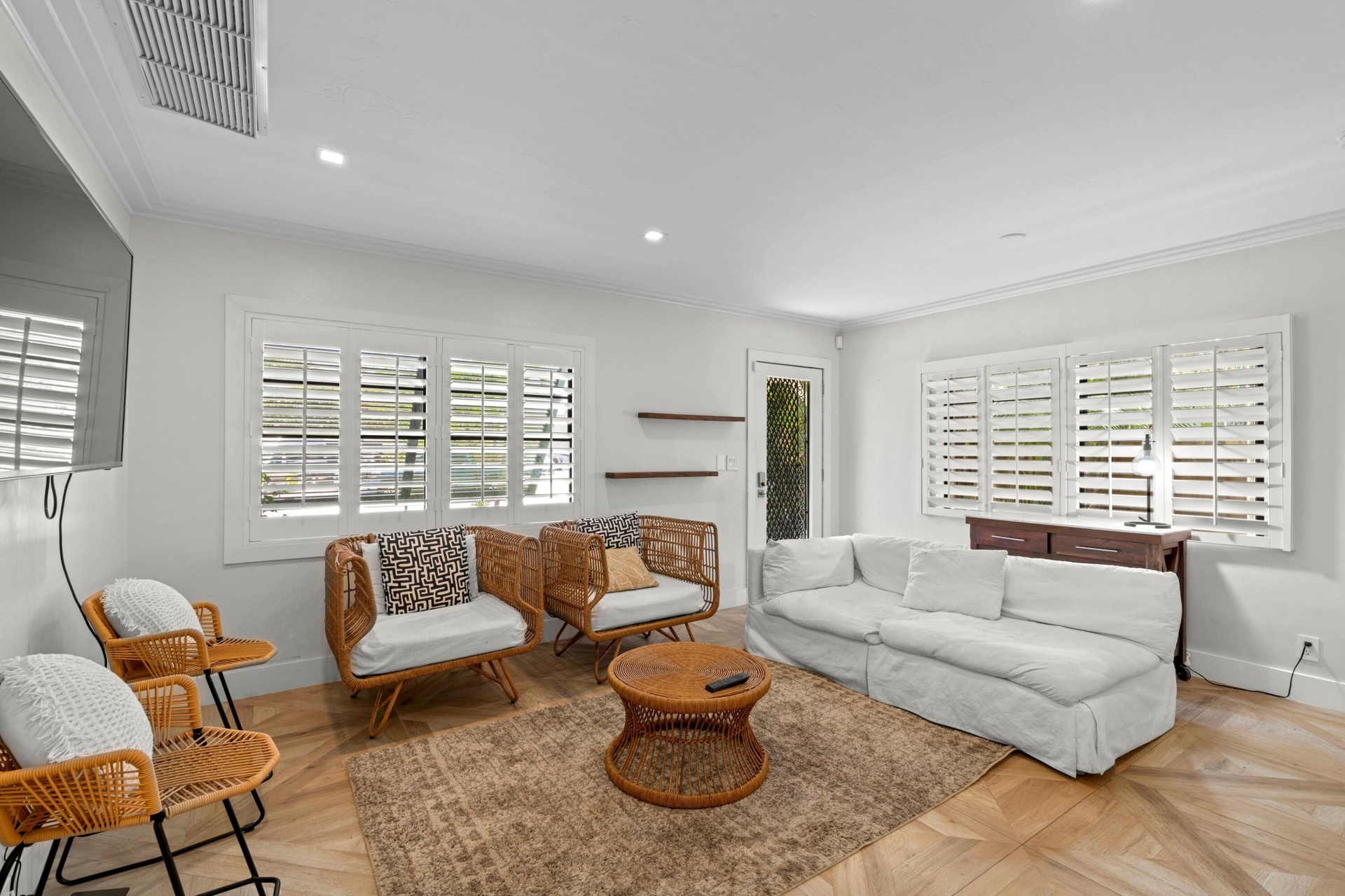 Guest suite living area.
