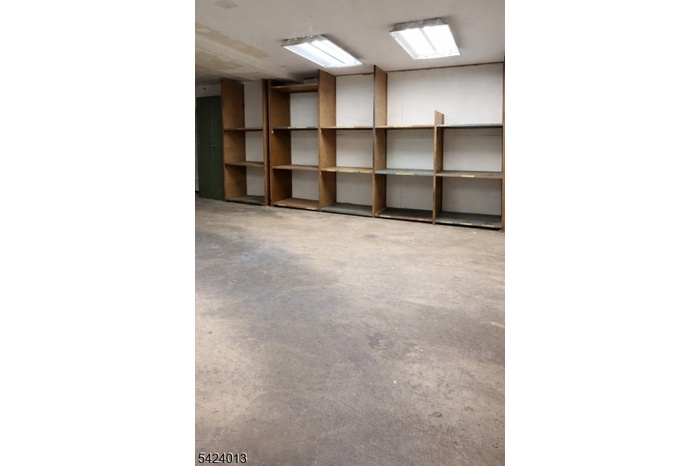 Storage in garage/warehouse