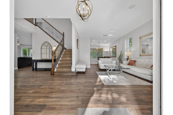 Spacious livingroom area.