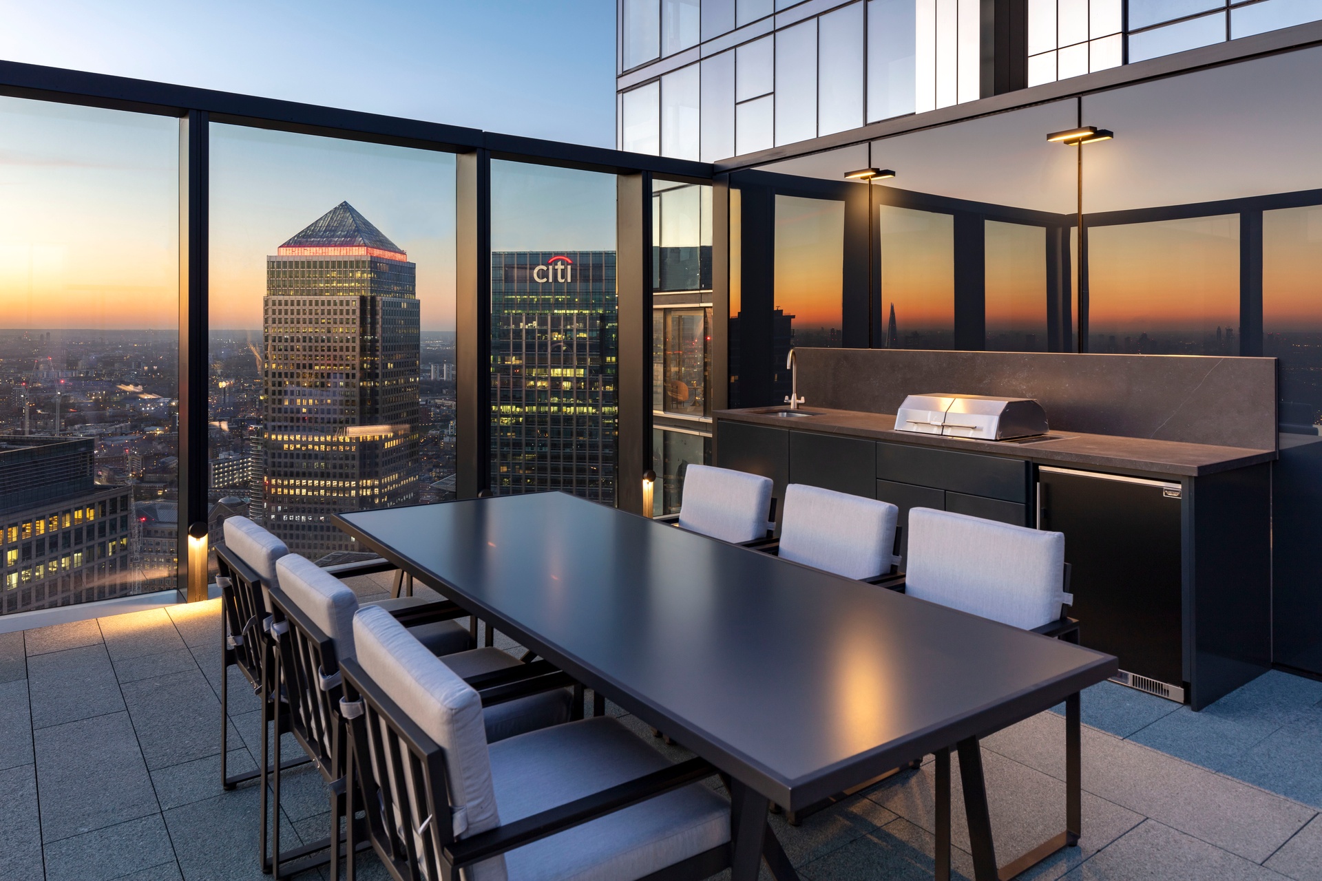 South Quay Plaza - Residents Outdoor BBQ and Dining
