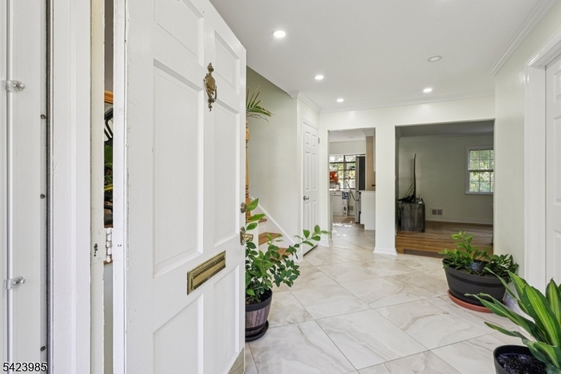 Porcelain Tile Foyer