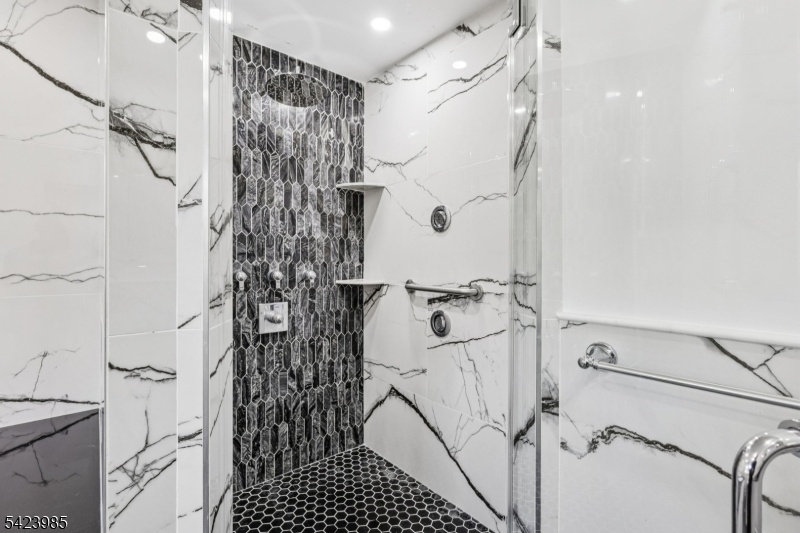 Large Primary Shower