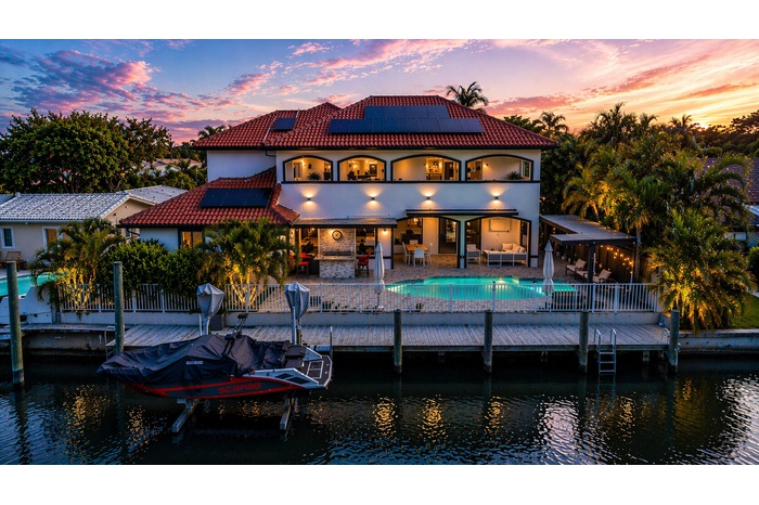 Digitally produced twilight. Lighting may or may not be exact.