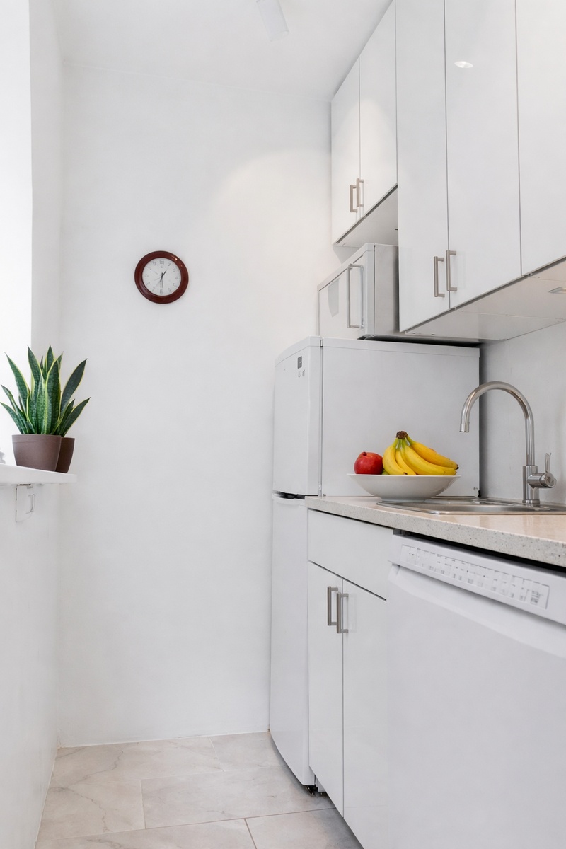 200 East 16th Street 4-B Gramercy Park New York NY 10003