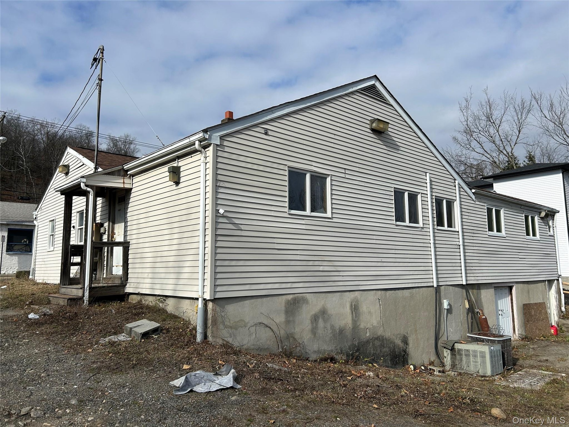 View of side of home
