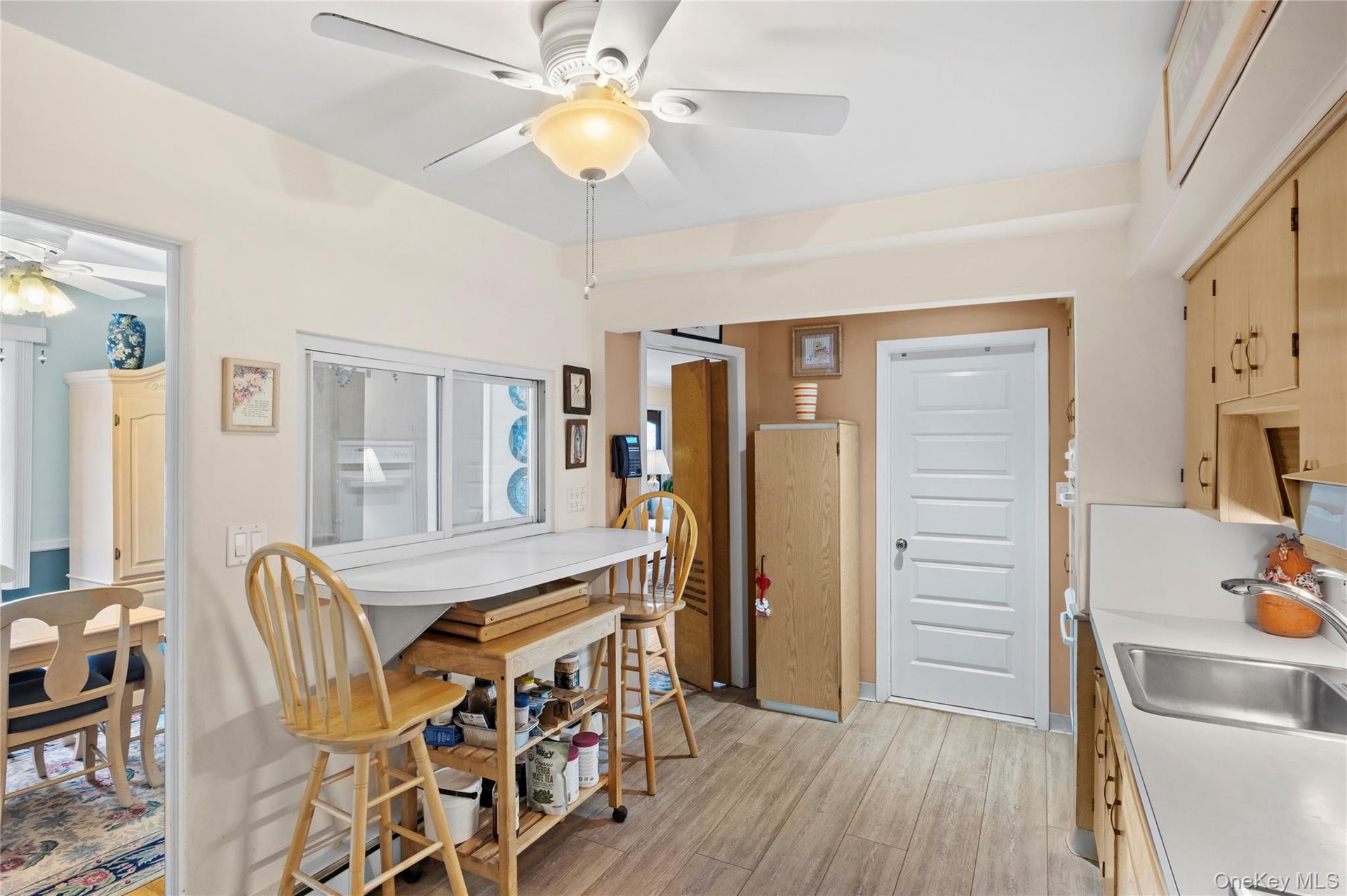 Eat in kitchen with light wood-style flooring