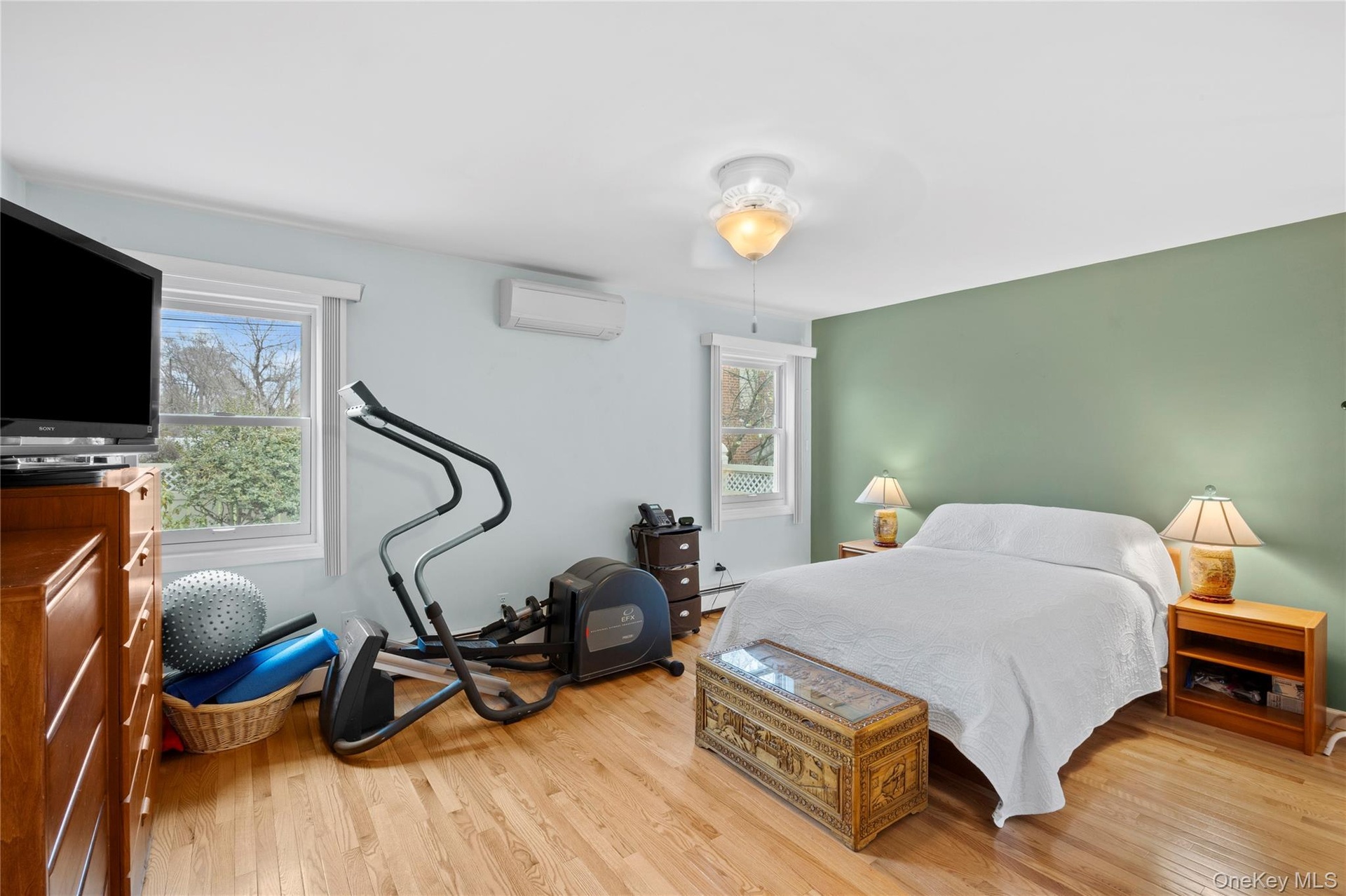 King size first floor bedroom