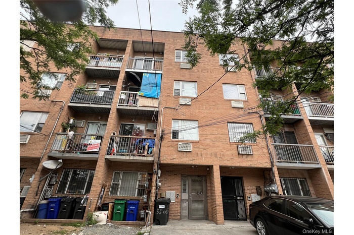 View of apartment building / complex