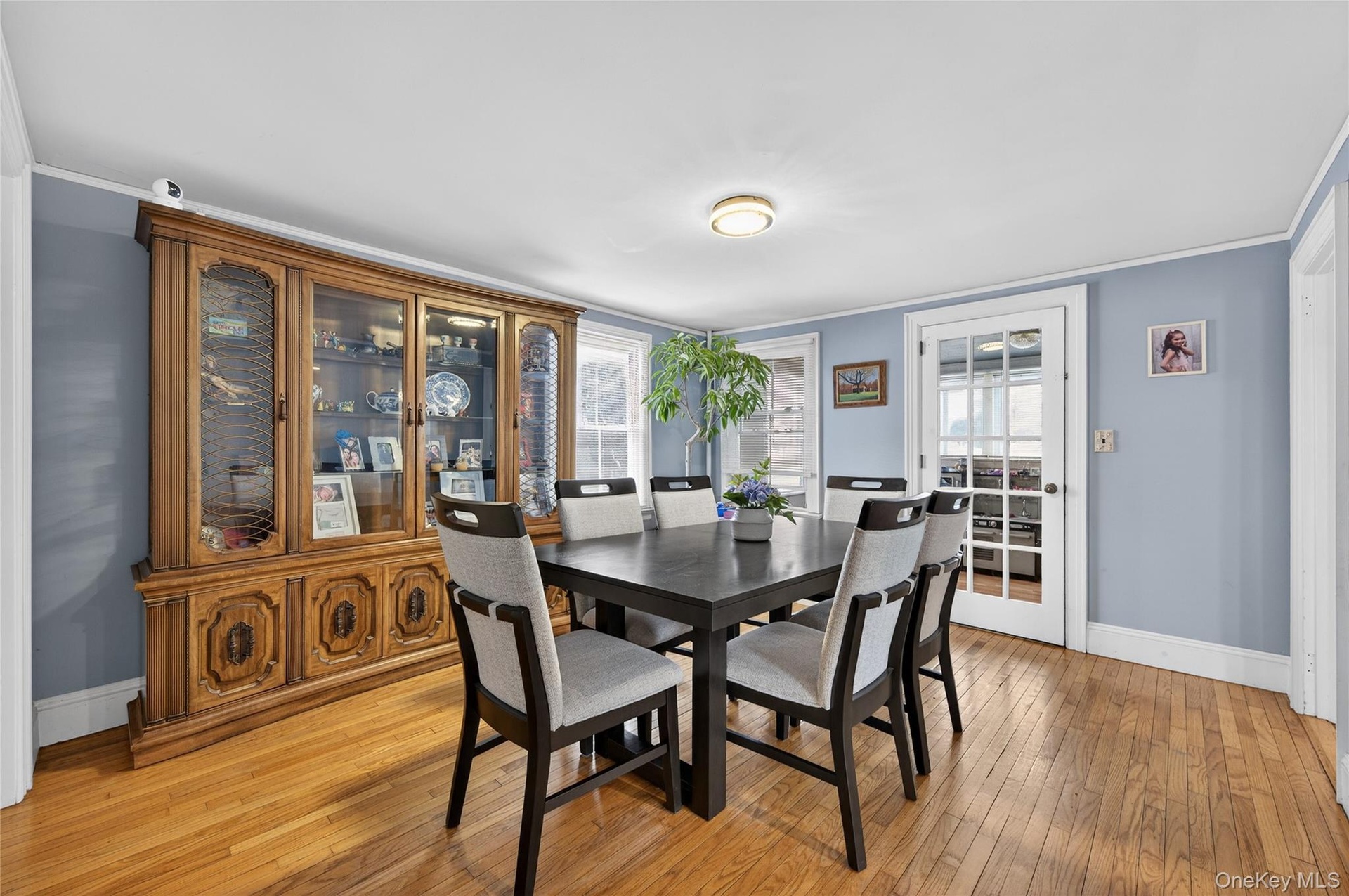 Beautiful mouldings and hardwood floors in the Diining Room. Easy entertaining with access to the Living Room.