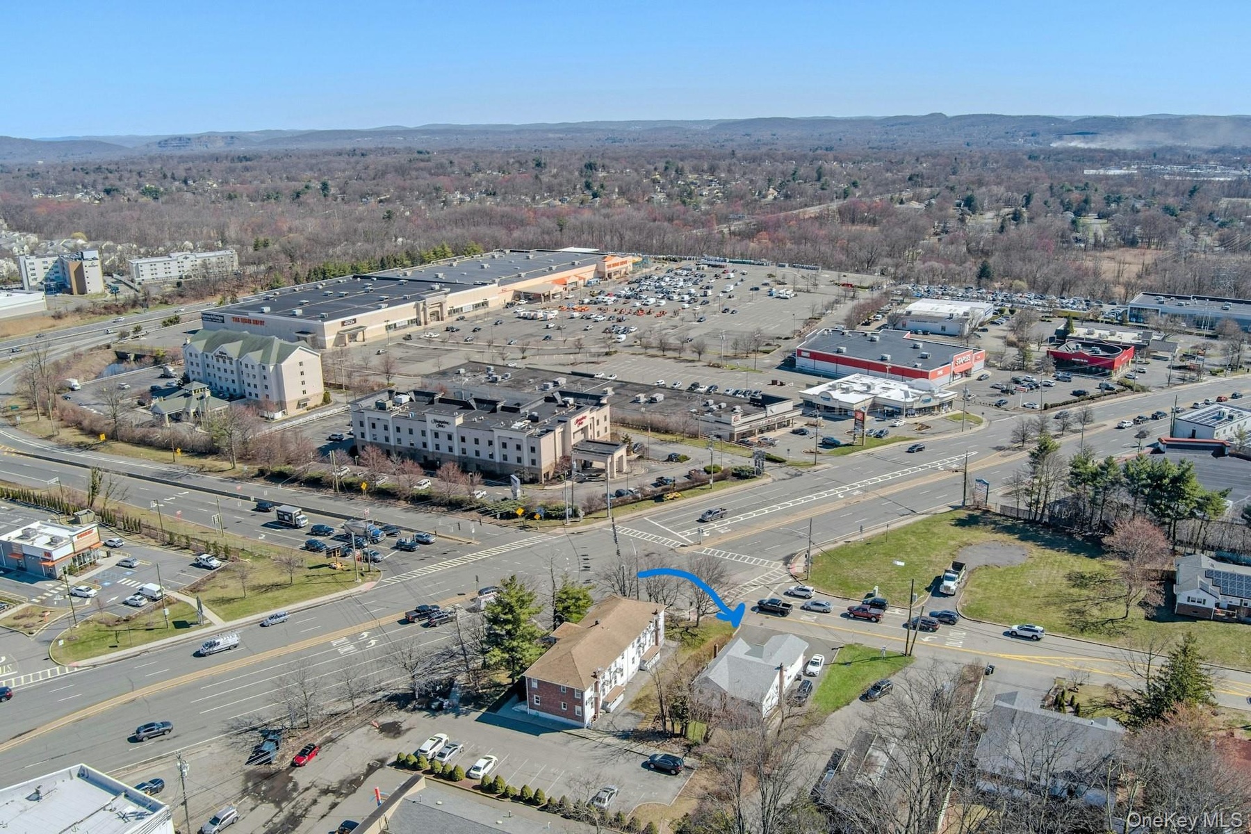 The NYS Thruway South/East entrance  is just across Rte 59 from Grandview Ave.