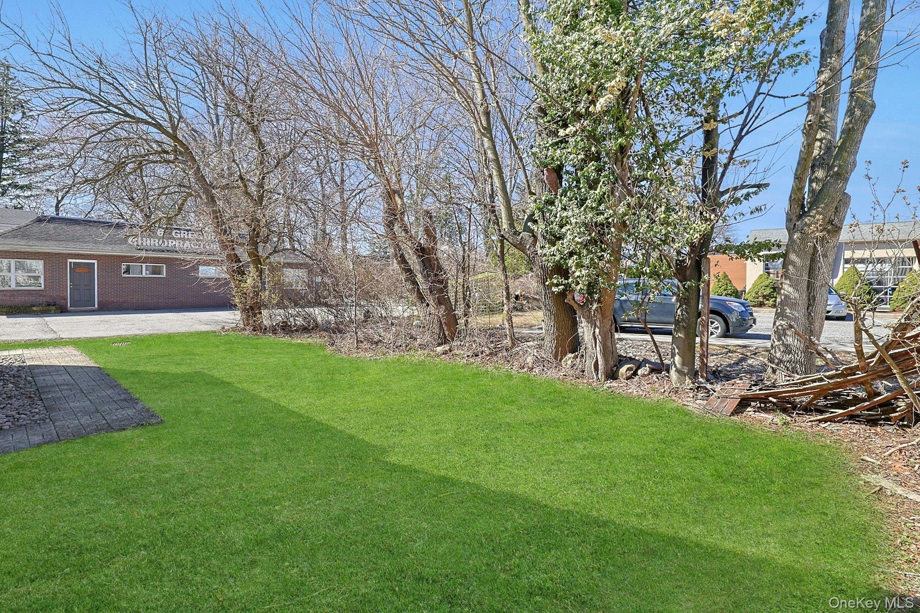Lovely, level yard.