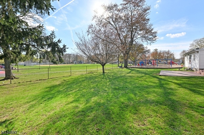 Park-Like 98x120x92x122 lot