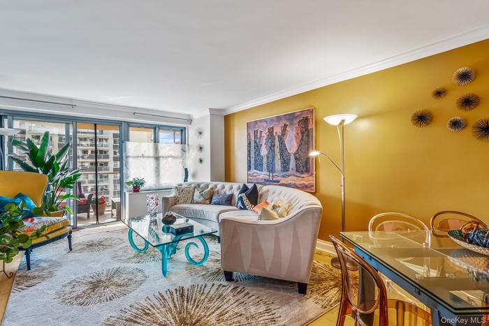 Living Room/Dining Area