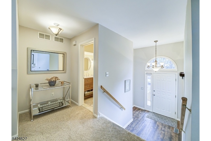 Front Entrance/Foyer