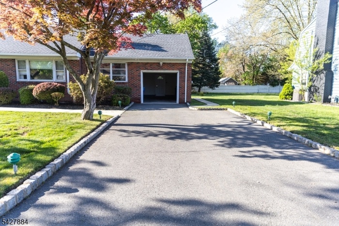 Garage & Driveway