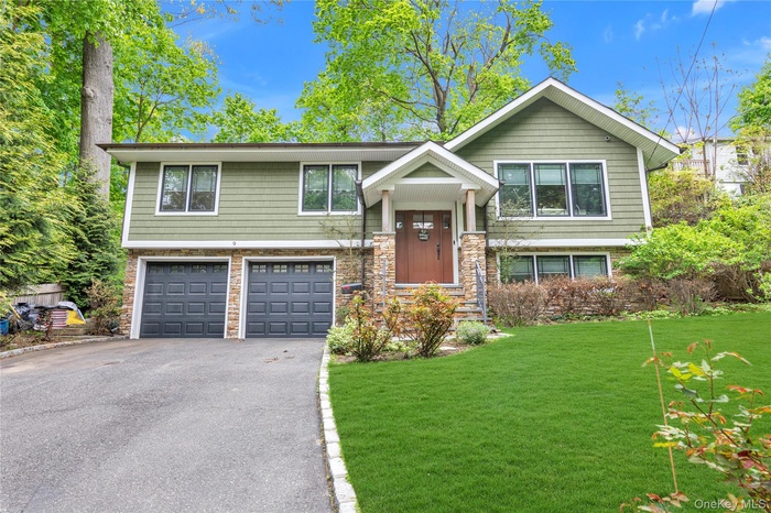 2 Car garage with driveway parking for 4 additional cars