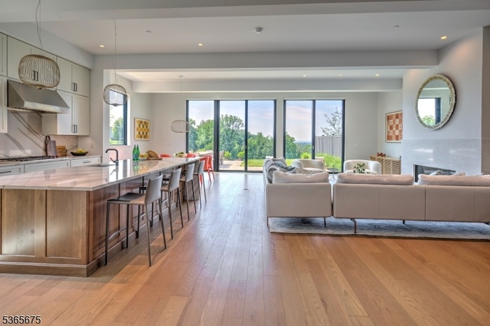 Captivating Views on 3 Levels