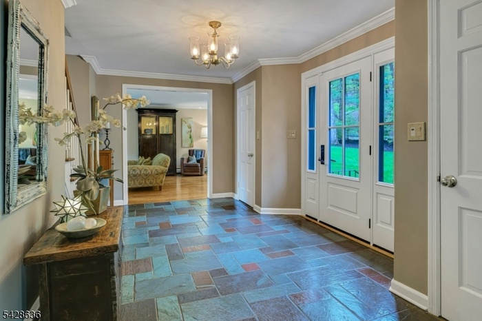 Gracious main entry