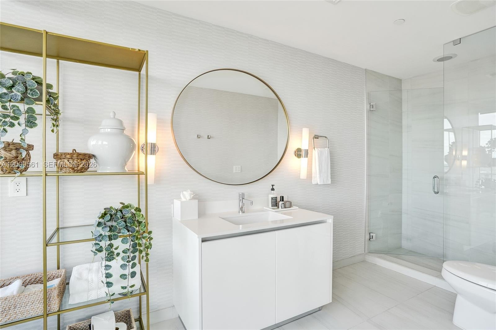2nd bedroom bath