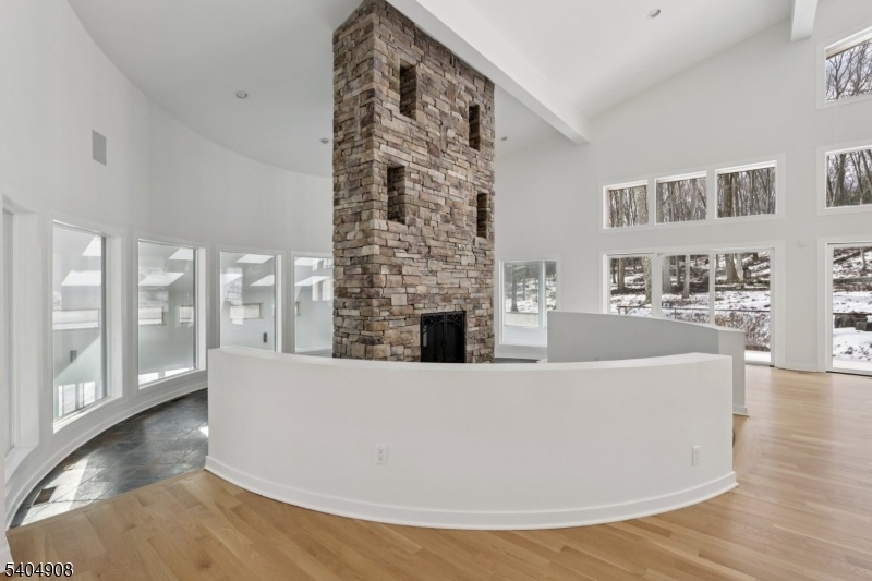 Double sided gas fireplace