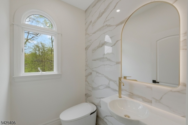 Second powder room