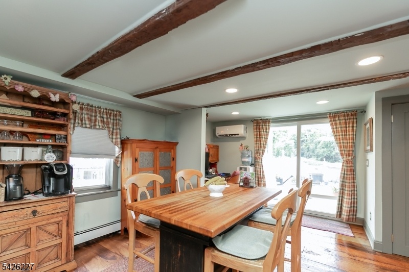 Eat-in Kitchen area with nook