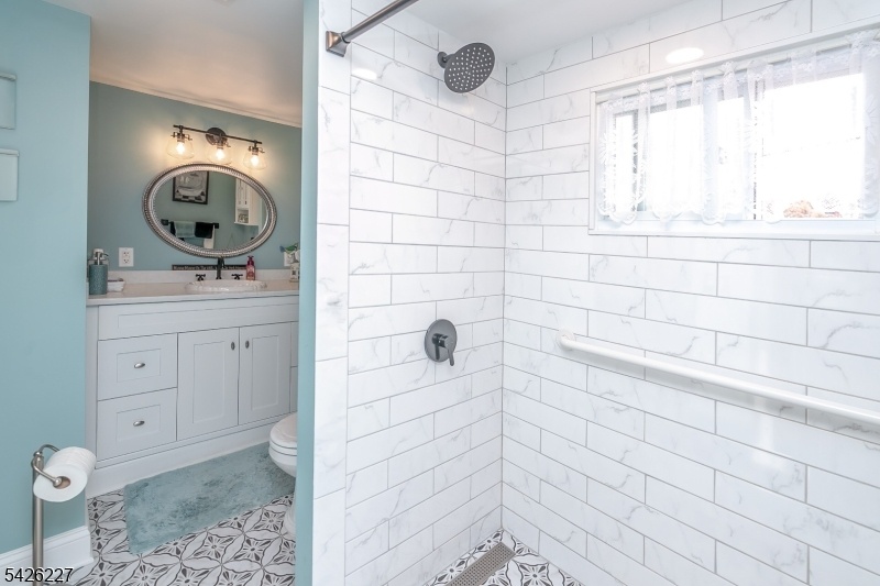 Main Bathroom Tiled shower