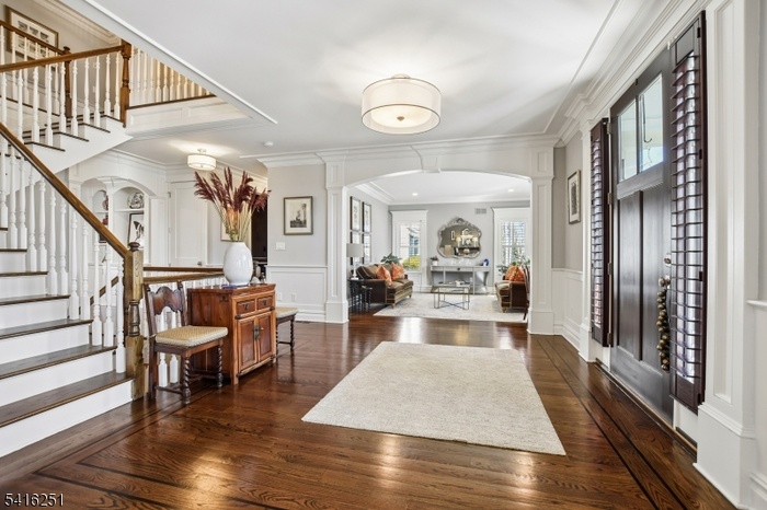 SPACIOUS ENTRY FOYER
