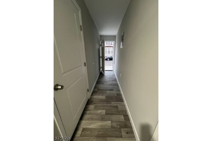 ENTRY HALL TO 1ST FL