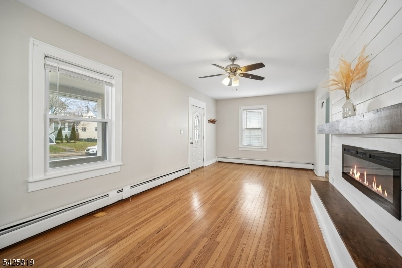 Living Room w/fireplace