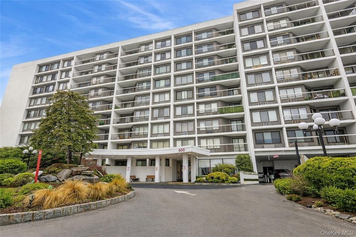View of apartment building / complex