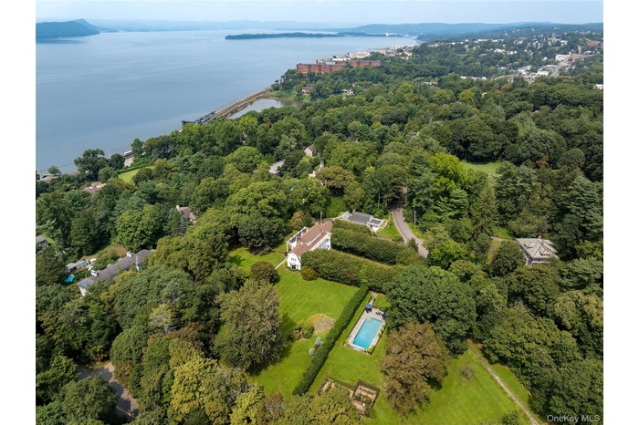 Birds eye view of property and Hudson River