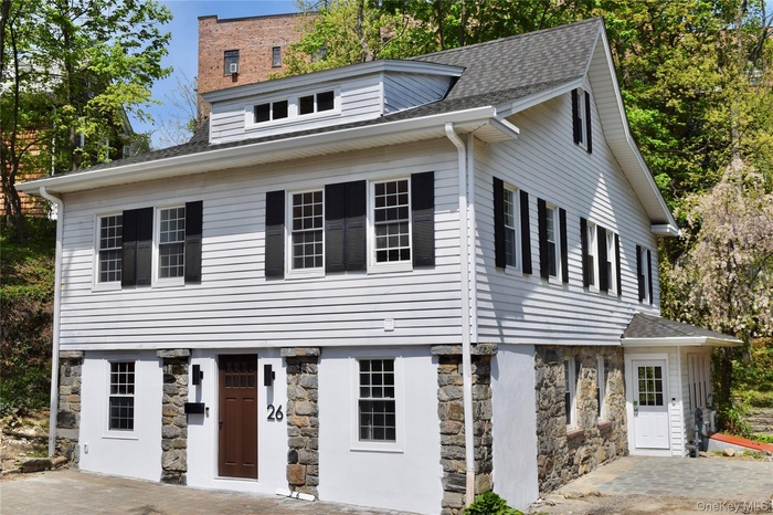 26 Latimer Lane.  Bronxville Schools.