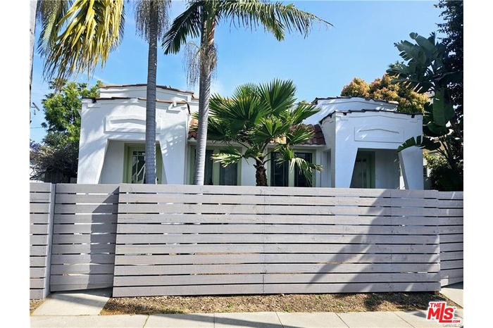 908-910 Victoria Ave VENICE -D