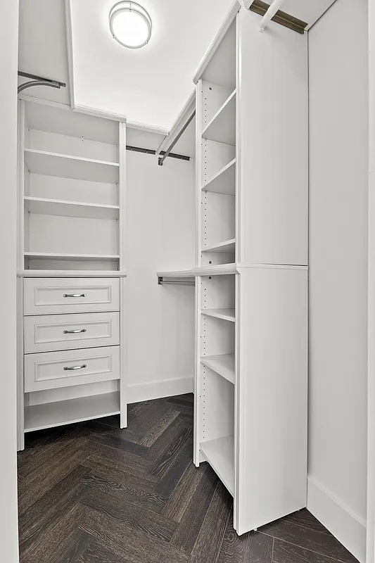 11-12 44th Drive 2-A Long Island City Queens NY 11101