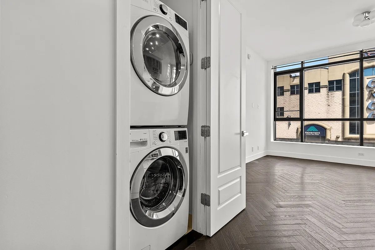 11-12 44th Drive 2-A Long Island City Queens NY 11101