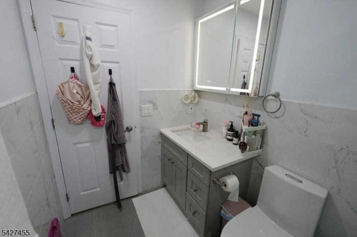2nd Floor Bathroom