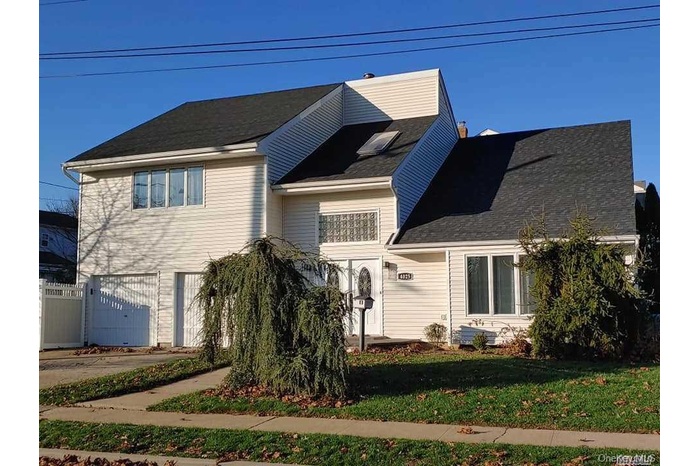Front of the house with lovely curb appeal