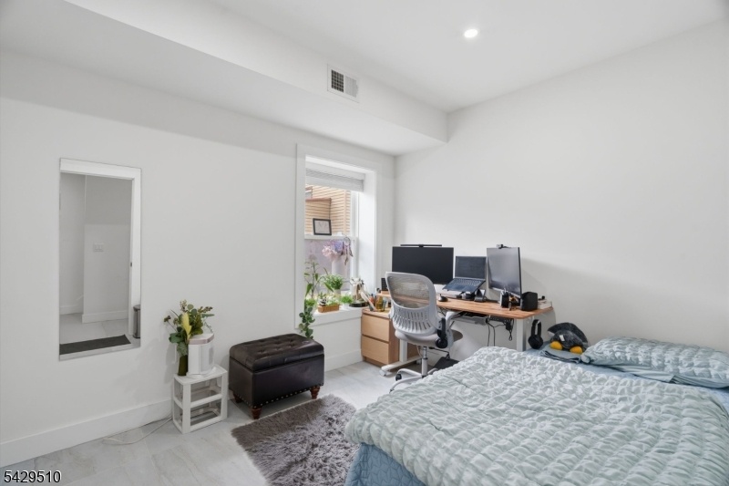 Fl1 - Bedroom