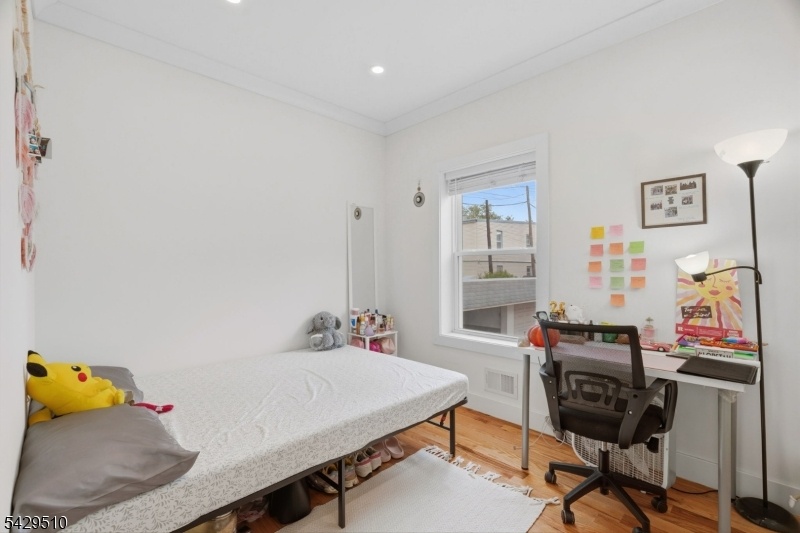 Fl1 - Bedroom